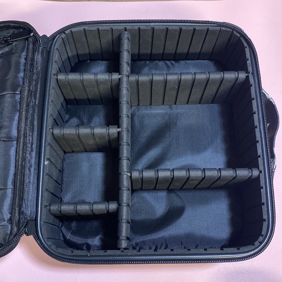 Bat makeup case with handle - Picture 3 of 4